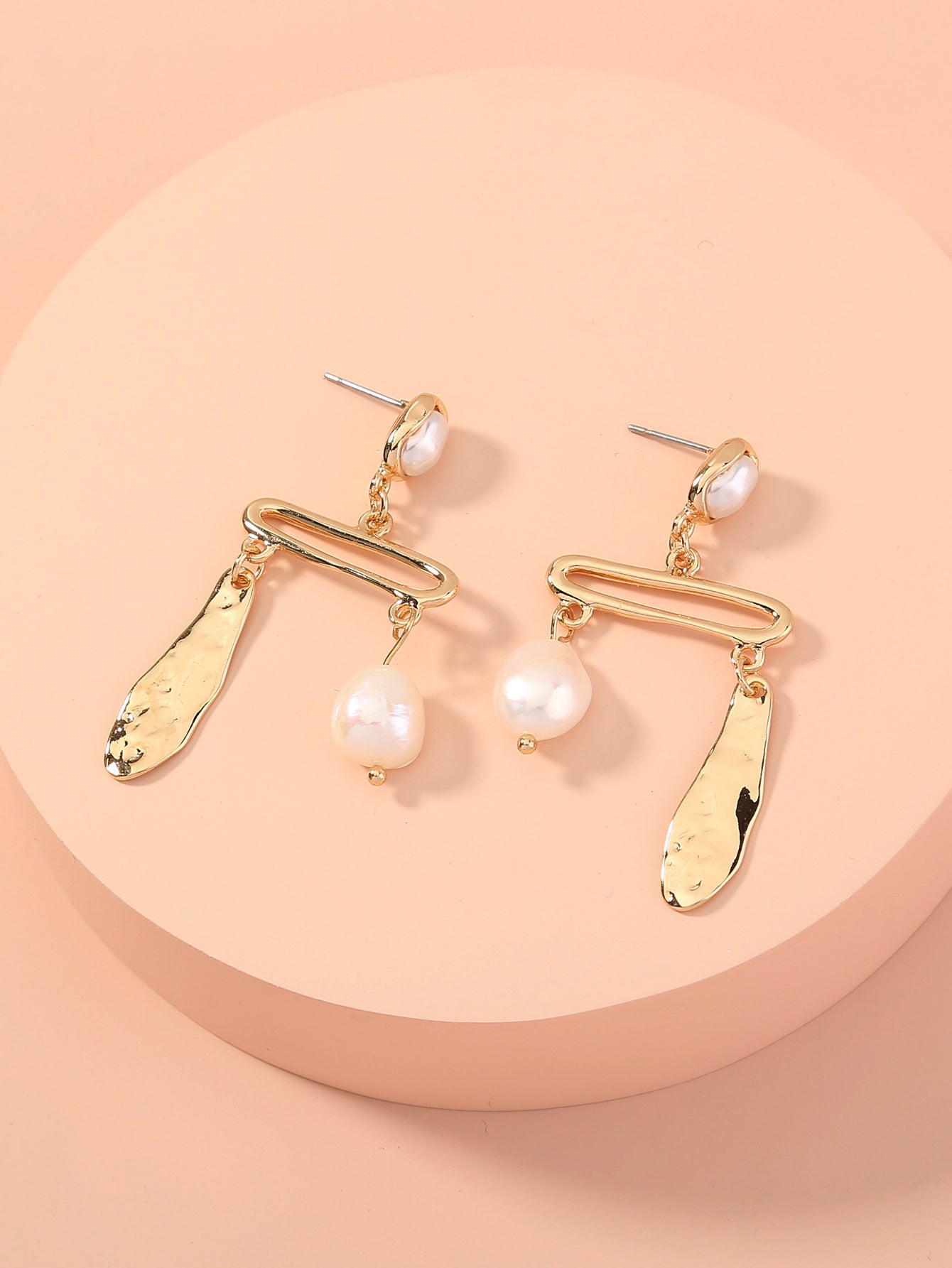 European and American creative retro style natural pearl geometric accessories metal wild trend exquisite ladies earrings earrings