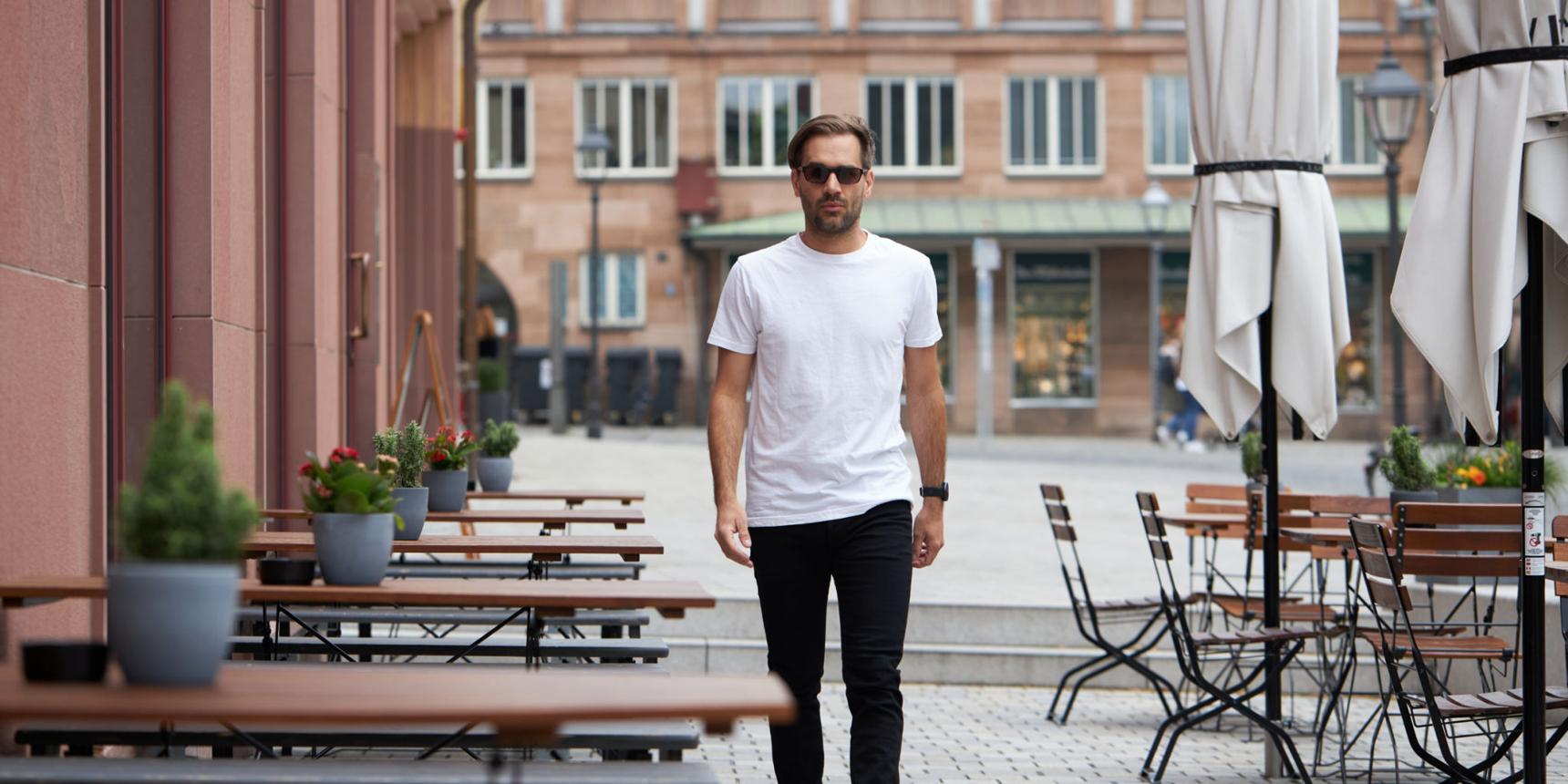 Stay Simple – Premium Tee